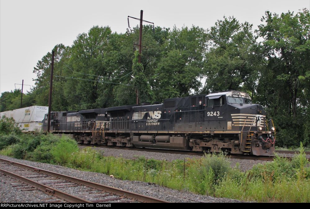 NS 9243 leads 26E